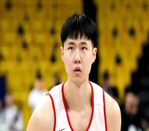 新一期中国男篮最不适合打国际比赛的4位球员，2后卫在列