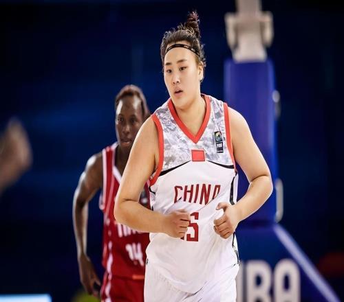 大调整！中国女篮全员阵容大更新，2米26新星横空出世冲击世界杯
