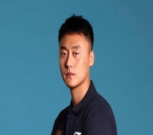 曲绍斌有望成为CBA助教，目前在夏联观战学习，去深圳或者广东