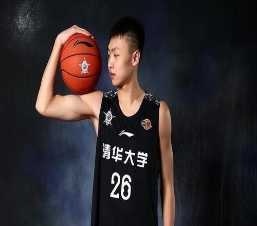 大一从清华退学曾震惊篮坛！齐麟在新疆男篮获得3年满额顶薪合同