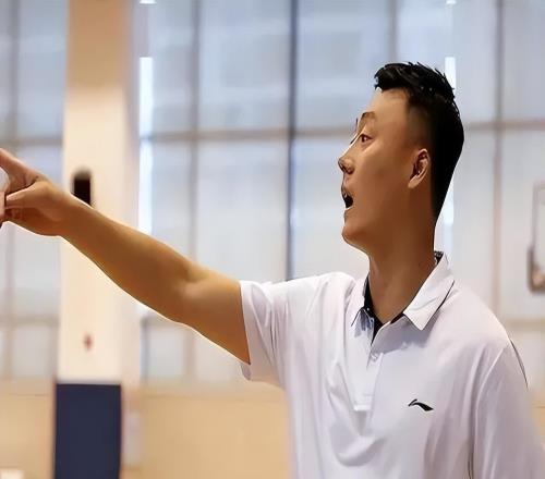 宏远速递！国字号教头加盟教练组，杜锋爱将遗憾错过，王洪泽好消息