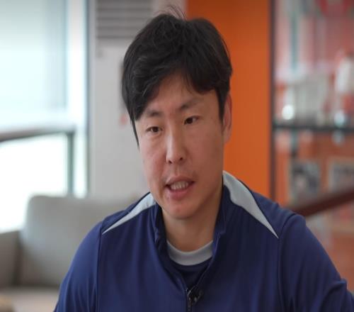 郑龙：颜卓彬态度与防守状态很好，但他仍然需要适应中超强度
