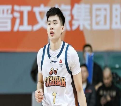 辽宁男篮寻赵继伟接班人，盯上12+3新星，与多队竞争，山东千万挖王岚嵚