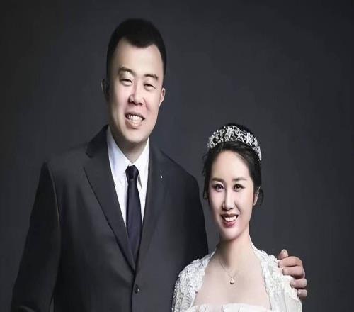 手握4个CBA总冠军，儿子5岁才办婚礼，如今已是沈阳俱乐部副总