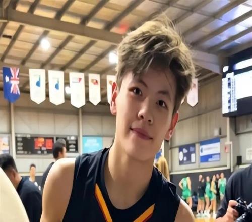 女篮集训更新：1主力+2小将离队，3大核心缺席，宫鲁鸣迎回小李梦