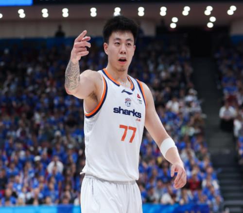 上海男篮续约两大国手：张镇麟4年顶薪偰李永炜3年B类合同