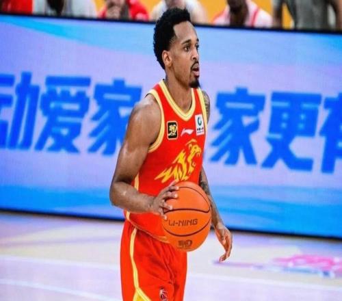 不拆队了媒体人：广厦保留了巴里布朗和塔克的优先续约权