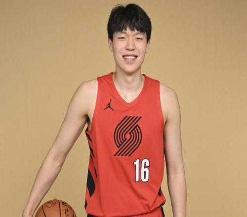 杨瀚森13+5+3+4闪耀NBA！连续3场得分上双，开拓者108101胜掘金