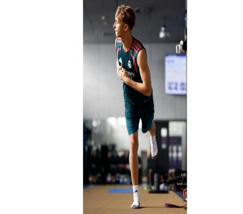 皇马官方：球队完成新赛季首训，米利唐等3人继续恢复