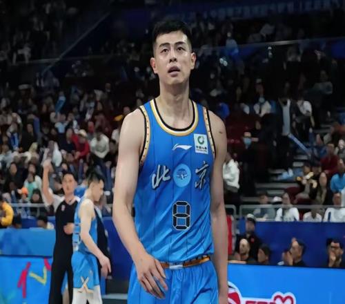 CBA快讯！方硕和北京男篮沟通续约问题，广厦或迎来大金主，山西全力追逐胡金秋