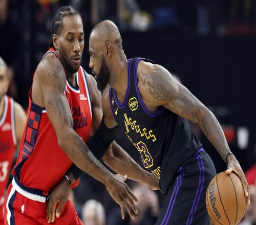 詹姆斯伦纳德悬而未决，整个NBA都在候诊室