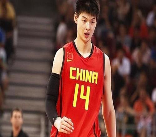 王哲林：有人曾希望我改年龄去打全运会U18组但我从来只相信自己