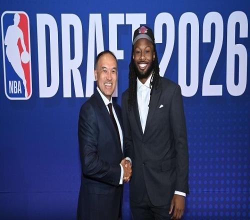 30分钟砍13+3+2！火箭新秀改打新位置，控卫变前锋，彰显身高优势