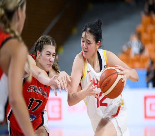 关键上篮险绝杀！中国女篮16岁1米89新星崛起：未来联手2米26张子宇
