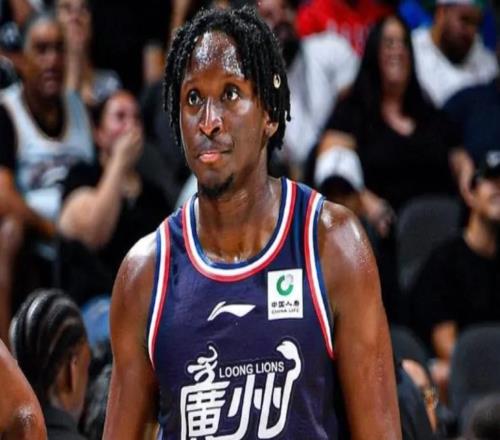 流泪参加训练课！34岁且撕裂髌腱，他还想打NBA！