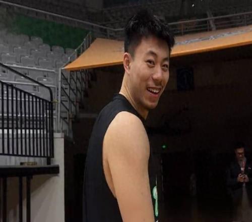 8年狂赚4600万！曝上海男篮4年顶薪续约张镇麟，堪称今夏大赢家