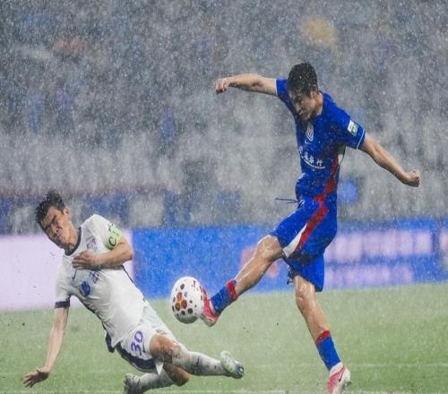 铭记场面暴雨搅局，申花主场0比2不敌津门虎