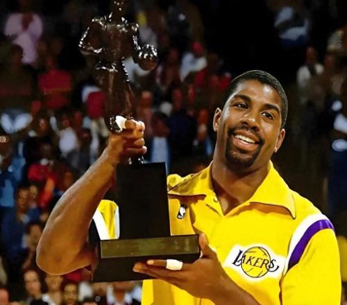 魔术师NBA生涯3次获得MVP，另有6次进入前三，都输给了谁