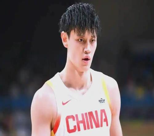 CBA最新消息！中国男篮官宣两人离队，篮协介入赵柏清签约调查，广东旧将加盟江苏