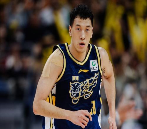 CBA快讯！杜润旺离开广东原因曝光，北京签下超级外援，刘晓宇重返北控