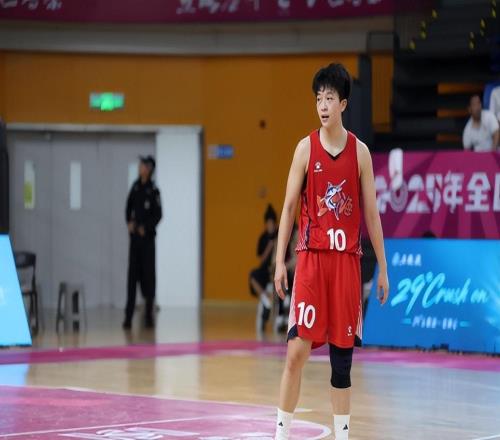 轰41分历史第一！24岁女篮超星冒尖无愧北大魔王宫鲁鸣未来征召